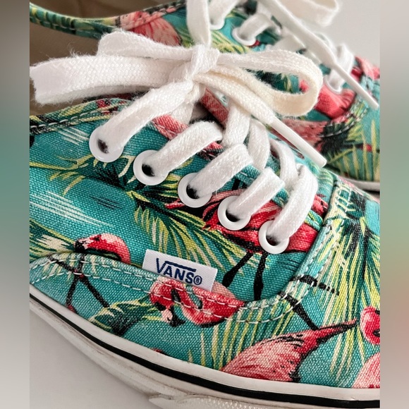 VANS | 10 | Flamingo Print - Picture 9 of 16